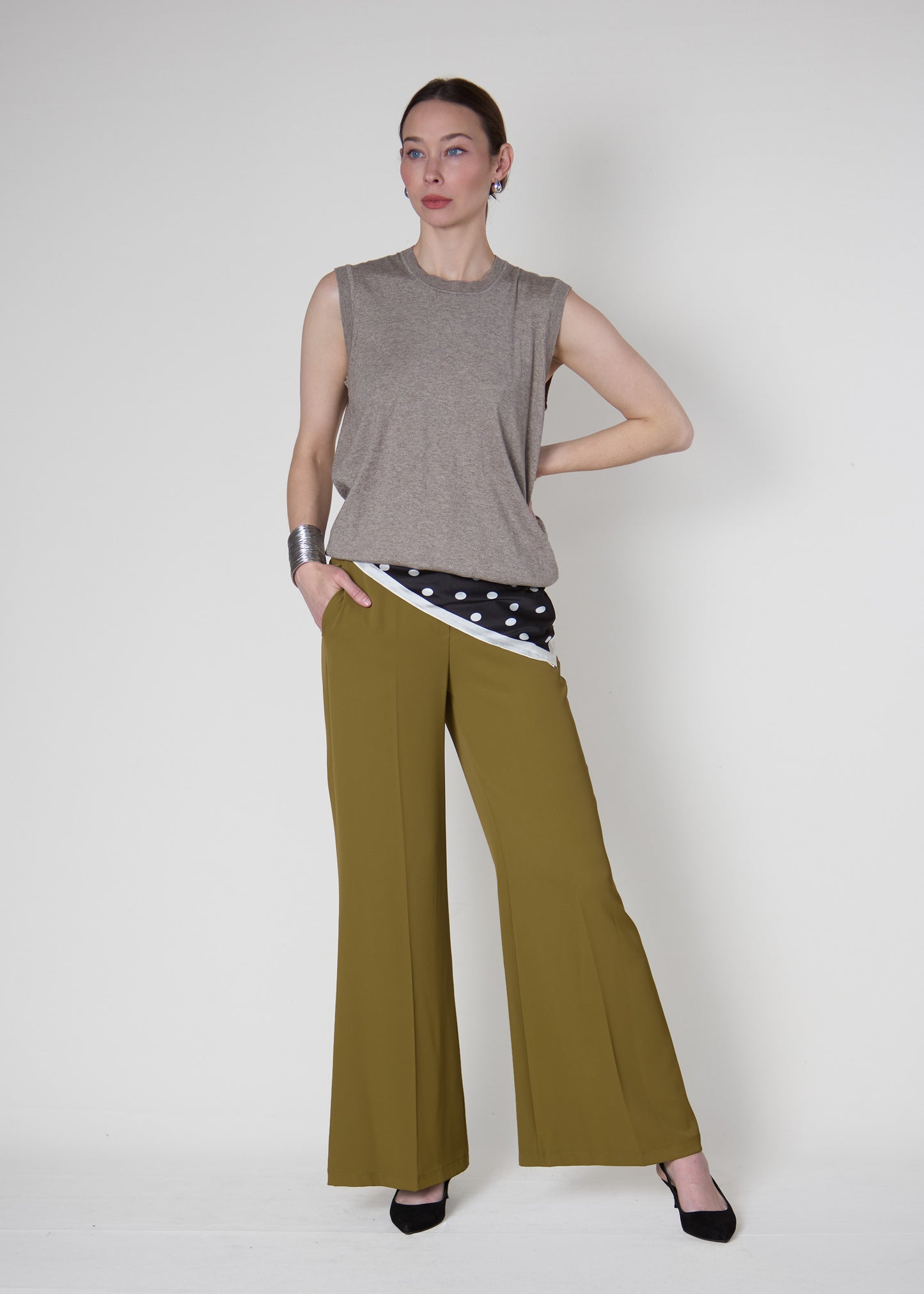 H953 Beige Sweater Vest